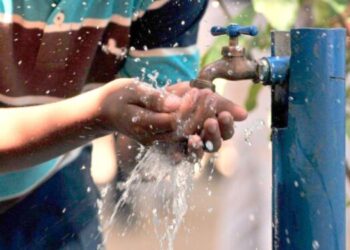 Excasea agua en la presa la peñita