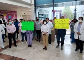 Protestan en ISSSTE por falta de equipo y aire acondicionado