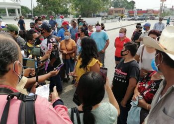 Pescadores bloquean accesos viales a la Presidencia en Altamira