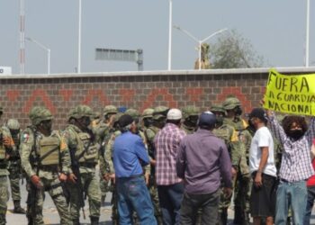 Bloquean puentes internacionales y exigen justicia por crimenes cometidos