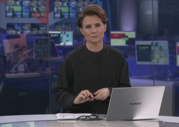 Denise Maerker pasa un mal momento en vivo durante su Noticiero