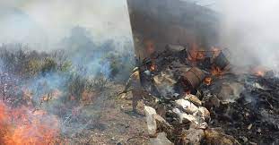 Bomberos controlan fumarolas ante riesgo de un incendio