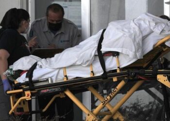 México rebasa más de 219 mil muertes por covid-19
