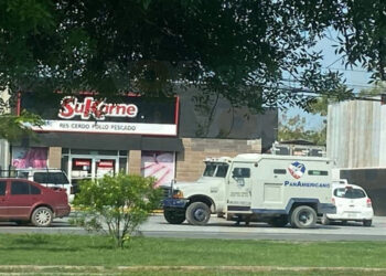 Roban a empleados de negocio en Victoria