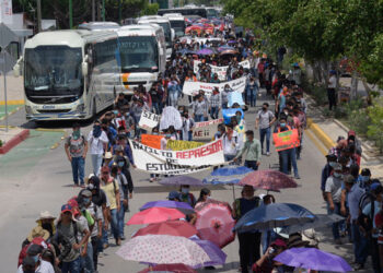 Manifestatntes piden la liberación de 19 normalistas en Chiapas