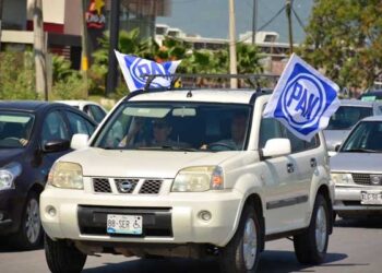 Panistas realizan caravana por la ciudad en apoyo al Gobernador de Tamaulipas