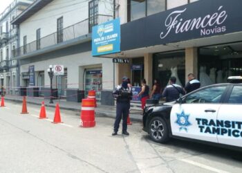 Se vence marquesina en céntrico edificio