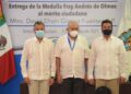 Entregan Cabeza de Vaca y Chucho Nader Medalla Fray Andrés de Olmos al Maestro David Gómez Fuentes