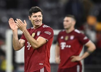 Lewandowski, tras recibir la Bota de Oro: «No juego para lograr estos premios»
