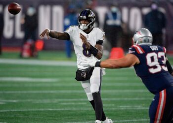 Los Ravens vencen a Chiefs en brillante remontada