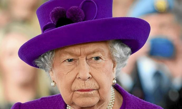 La Reina Isabel II canceló eventos de su agenda por problemas de espalda