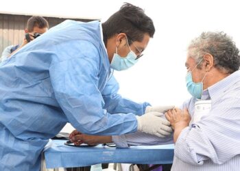 Abren registro para refuerzo a adultos mayores