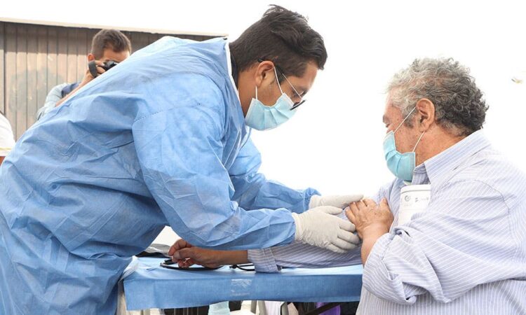 Abren registro para refuerzo a adultos mayores