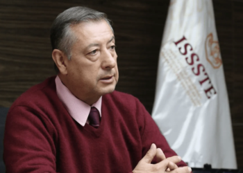 Critican a director del ISSSTE por usar homeopatía antiCovid