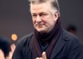 Familia de Halyna Hutchins demanda al actor Alec Baldwin