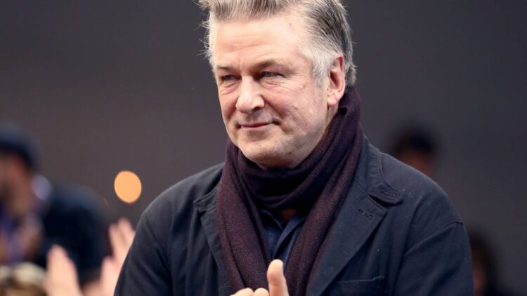 Familia de Halyna Hutchins demanda al actor Alec Baldwin