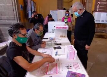 AMLO gana consulta de revocación, con reducida participación
