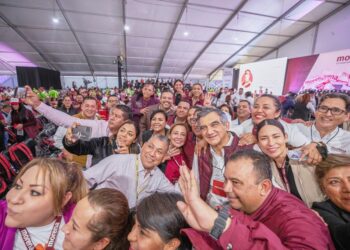 Ovacionan al gobernador Américo Villarreal en el Congreso Nacional de Morena
