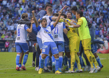 Puebla dejó en el camino a las Chivas