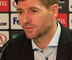 Gerrard Ficha al Campeón del Liverpool Jordan Henderson