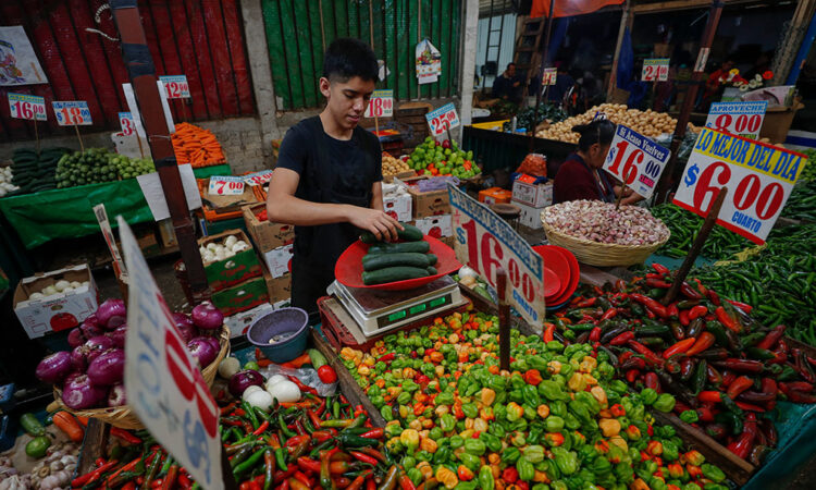 Presidente López Obrador Celebra Quinta Caída Consecutiva de la Inflación en México