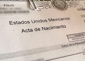 Yucatán entrega actas de nacimiento en lengua maya, un paso histórico hacia el reconocimiento de la identidad indígena.