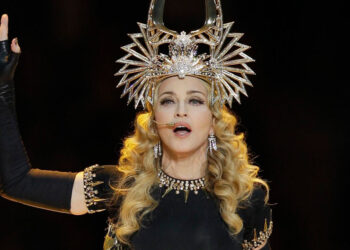 «Madonna Continúa su Lucha contra la Infección Bacteriana en Casa»