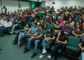 Rector de la UAT da la bienvenida a nuevos estudiantes con el emocionante programa «Vida UAT