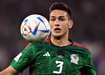 Almería lanza oferta por césar montes, superando la propuesta del club américa