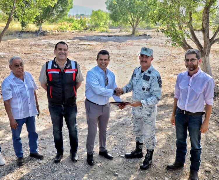 Entrega Alcalde de Victoria 10 hectáreas para la Guardia Nacional