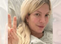 Tori Spelling recibe el alta médica tras breve hospitalización
