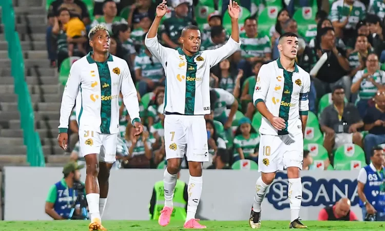 Jugadores de Santos ofrecen disculpas a la afición tras goleada del Necaxa