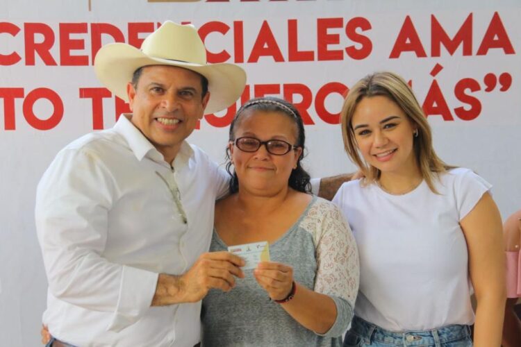 Descuentos y alegría llegan al ejido la libertad con la credencial AMA