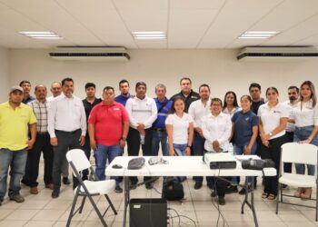 Motociclistas repartidores afinan su conducción en curso de seguridad