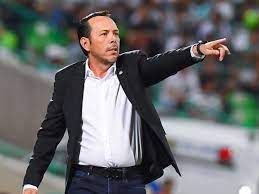 Eduardo Fentanes se pone la camiseta de Necaxa como Nuevo DT