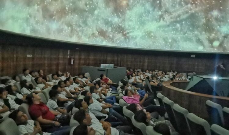 Eclipse en pantalla gigante Tamux abre sus puertas para un espectáculo astronómico