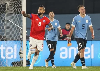Arturo Vidal da sus primeros pasos tras lesión y extraña a la roja