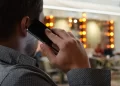 Propone PVEM reforzar medidas para evitar accidentes viales por uso del celular