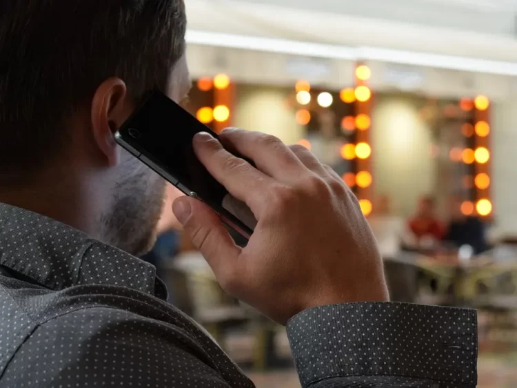 Propone PVEM reforzar medidas para evitar accidentes viales por uso del celular