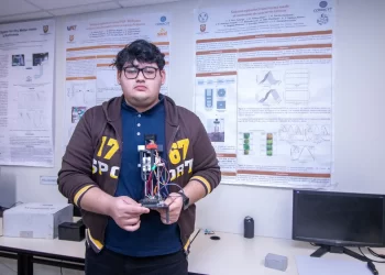 Alumno de la UAT diseña un sensor innovador para medir alteraciones en líquidos