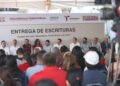 Encabeza alcalde entrega de escrituras a familias victorenses