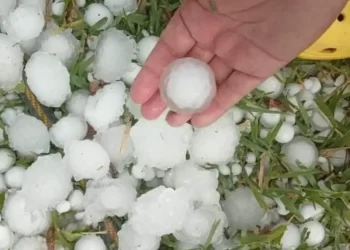 Misterioso objeto luminoso aparece en Coahuila tras granizada