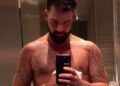 Ricky Martin provoca revuelo en redes al posar semidesnudo