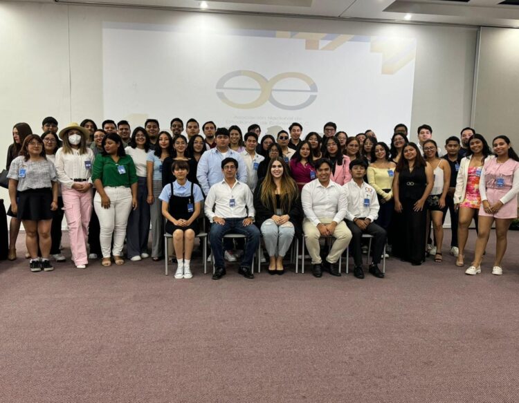 Organiza la UAT colecta universitaria de útiles escolares