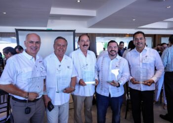 Reconocen a graduados del primer Programa de Desarrollo de Proveedores Blue Wave en Tamaulipas