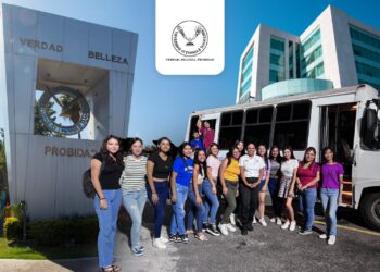 Brindan servicio de transporte a estudiantes de Ciencias de la Educación de la UAT