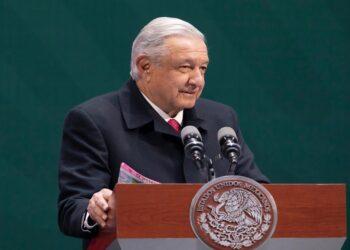 Mexicanos se preparan para el último gran acto de López Obrador