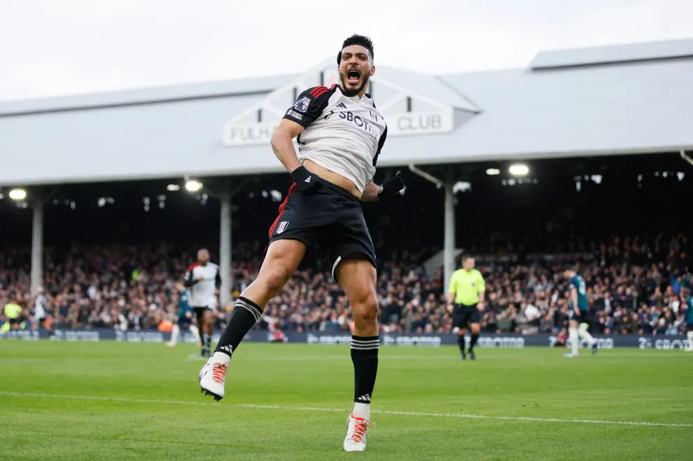 Raúl Jiménez marca su primer gol de la temporada en la Premier