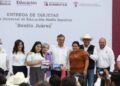 Atestigua Américo entrega de becas y destaca apoyo de la presidenta Claudia