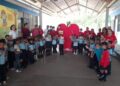 Adolescentes en proceso de reinserción social elaboran y donan libreros con madera reciclada